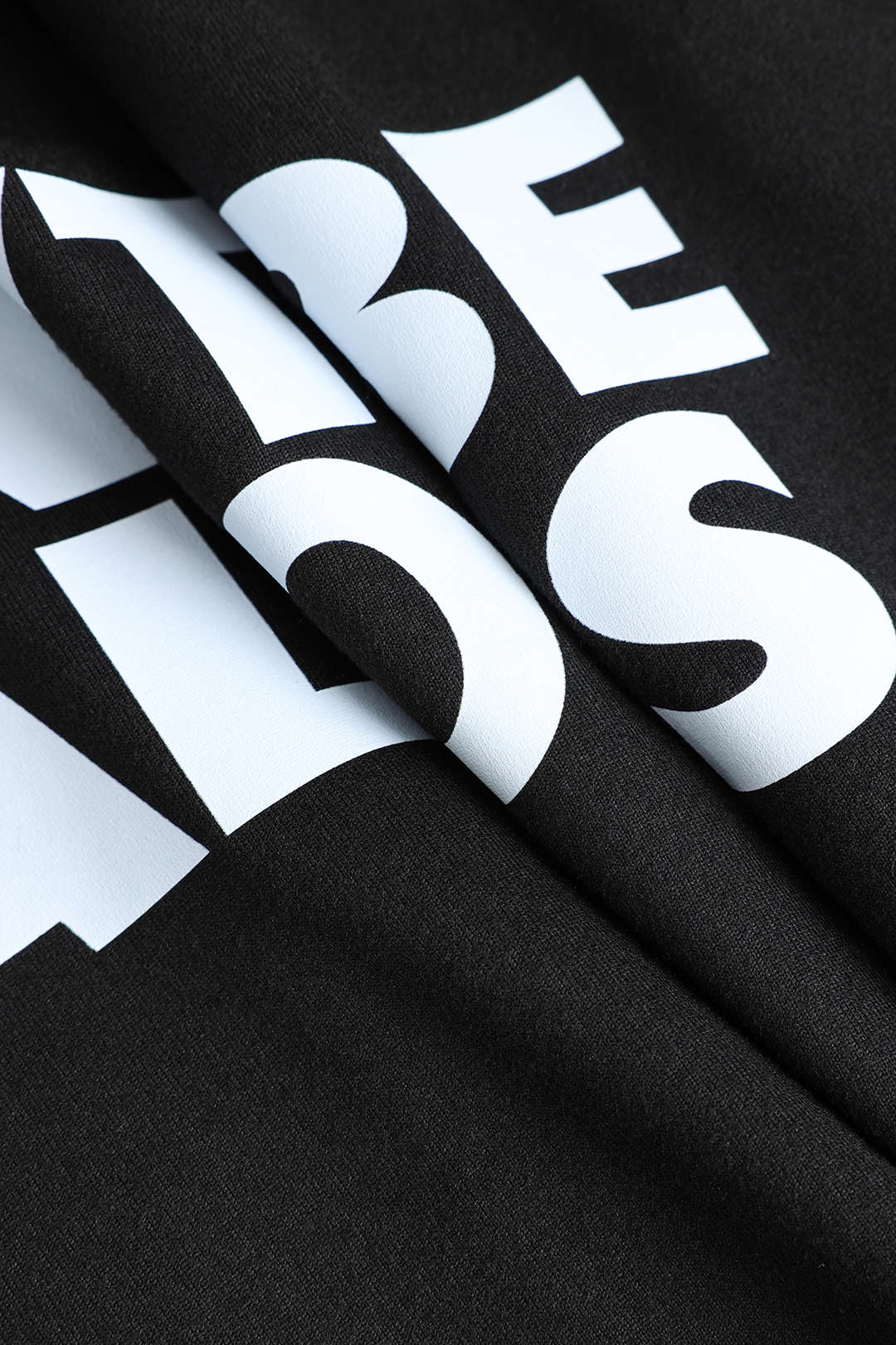 Braelyn™ | Schwarz Kurzarm Cropped T-Shirt mit "Wees Niet Jalours"-Print